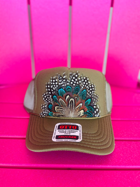 GREEN FEATHER TRUCKER HAT