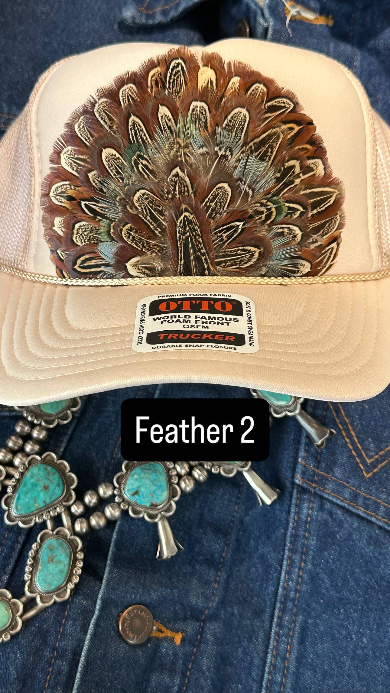 CREAM BEIGE FEATHER TRUCKER HAT