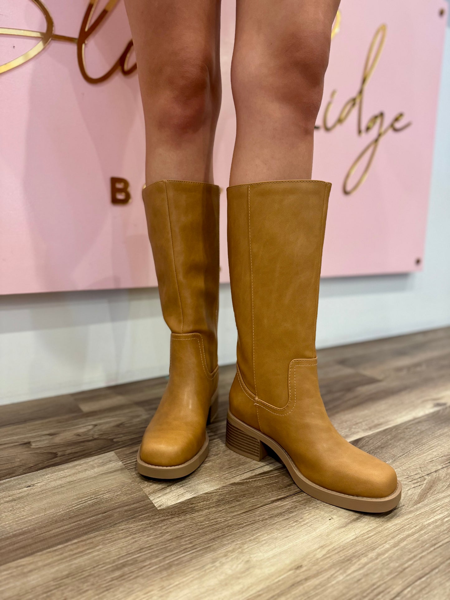 Belvin Boot  **WILL SHIP WITHOUT BOX**