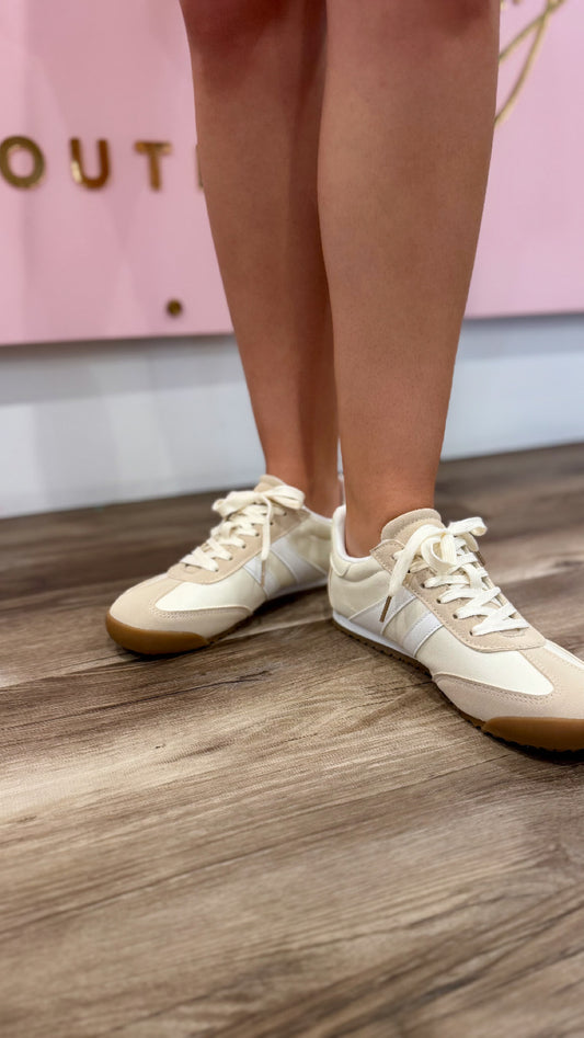 Peak Casual Lace-Up Sneakers