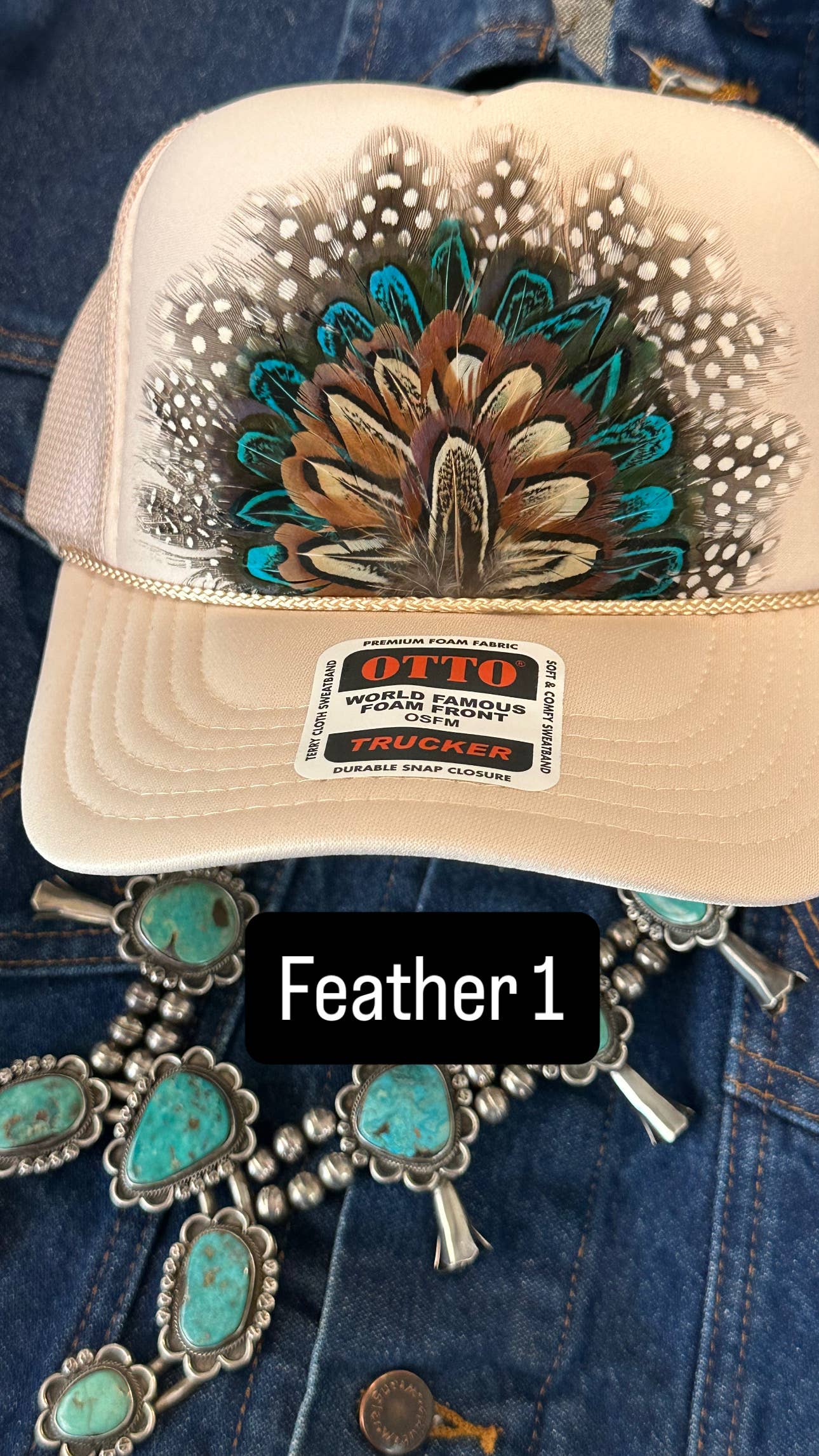 CREAM BEIGE FEATHER TRUCKER HAT
