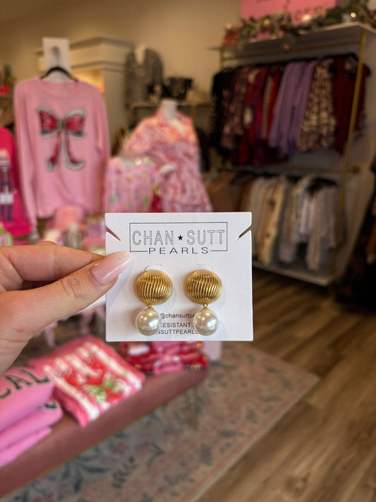 CHANSUTT PEARLS Mia Earrings