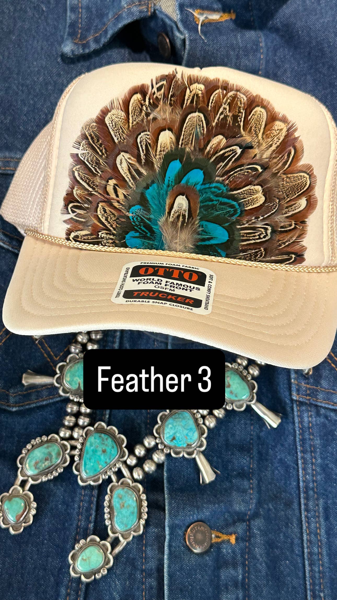 CREAM BEIGE FEATHER TRUCKER HAT